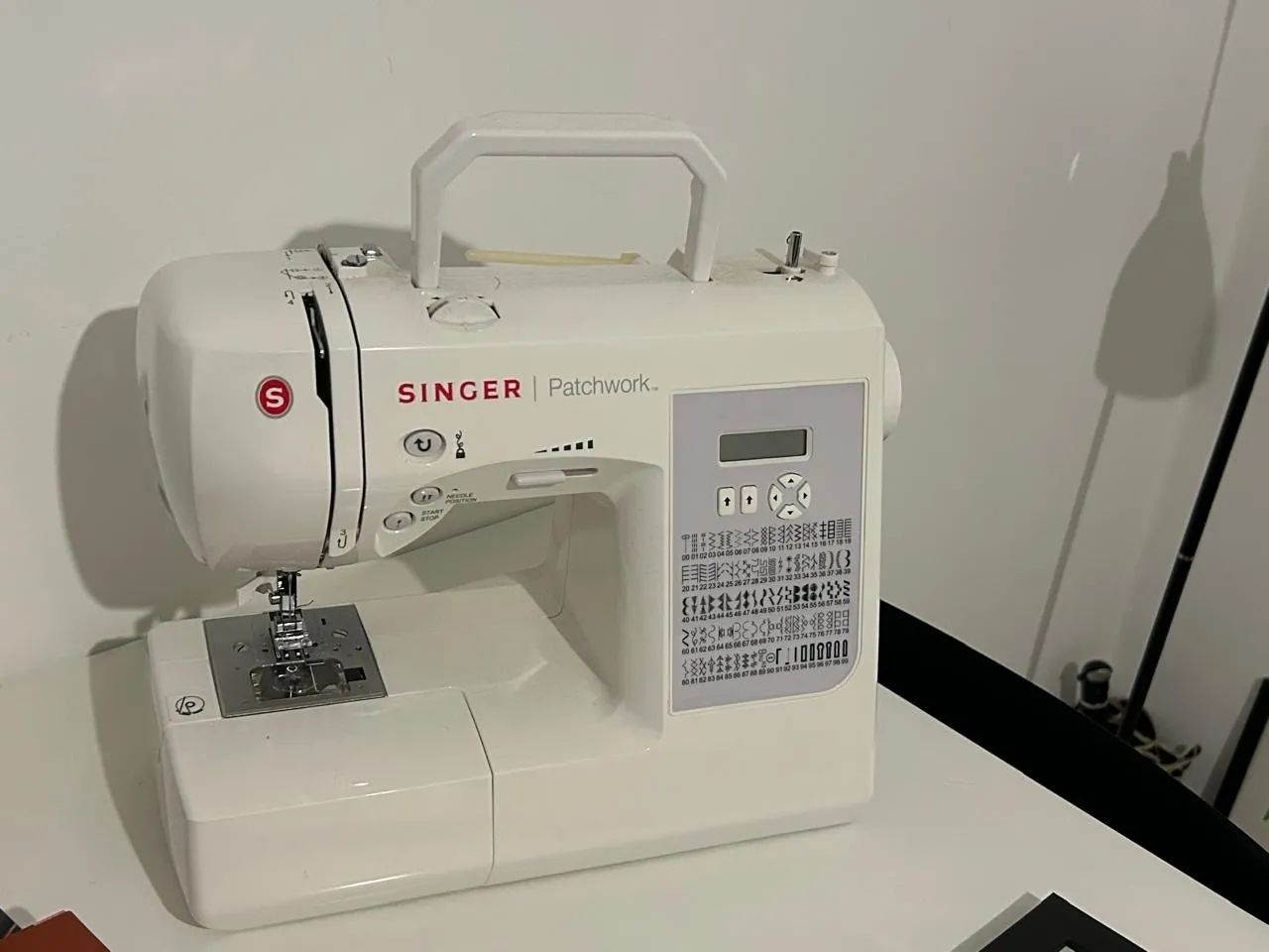 Máquina de Costura Singer - Usada - Foto 2