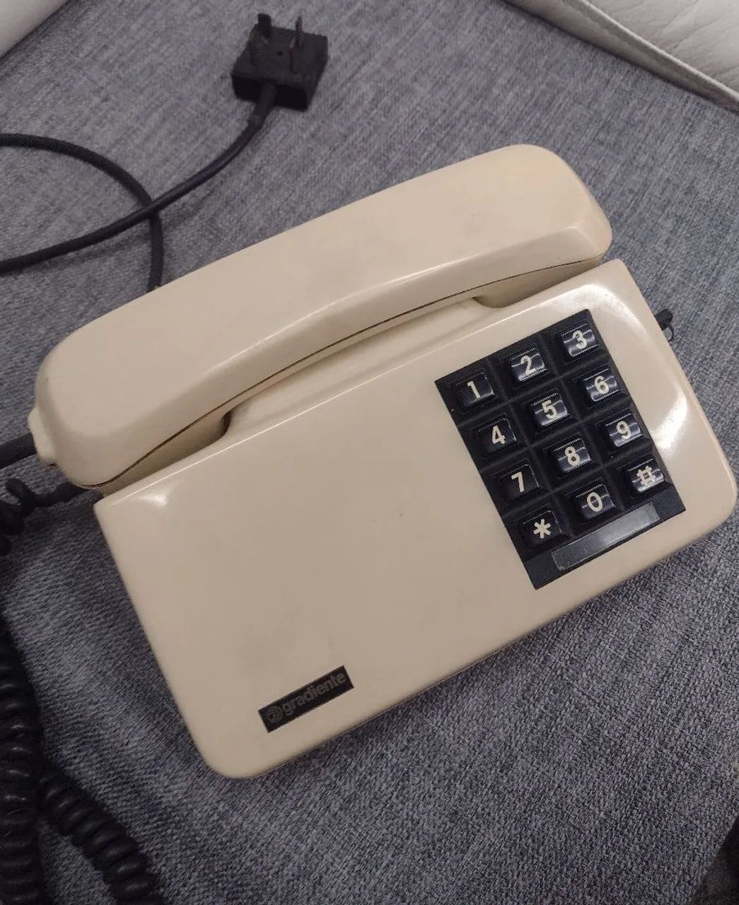Telefone antigo teclado gradiente 