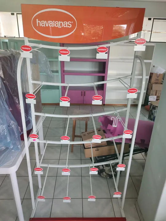 Expositor havaianas semi novo R$ 75,00