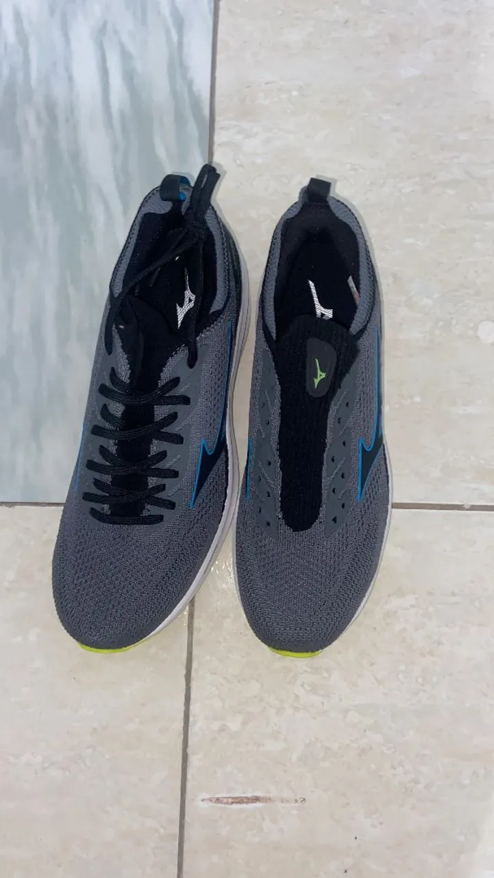 Tênis Mizuno Masculino Cinza. OBSERVAÇÃO OS DOIS SÃO PÉ ESQUERDO 