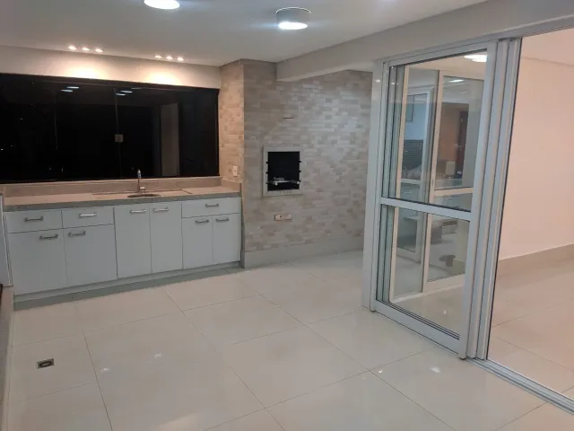 Apartamento Três suítes no Bueno