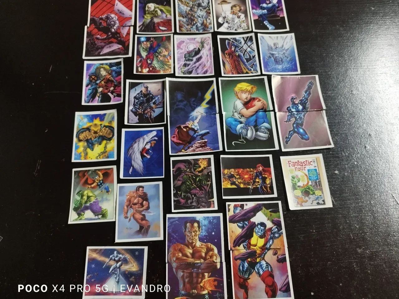 Lote de figurinhas Marvel  - Foto 2