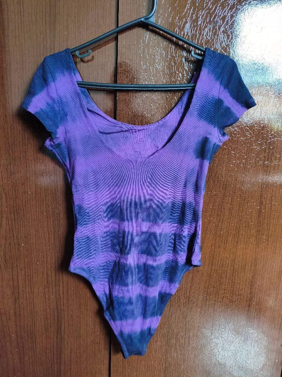 Body tie dye canelado roxo e preto - Foto 4