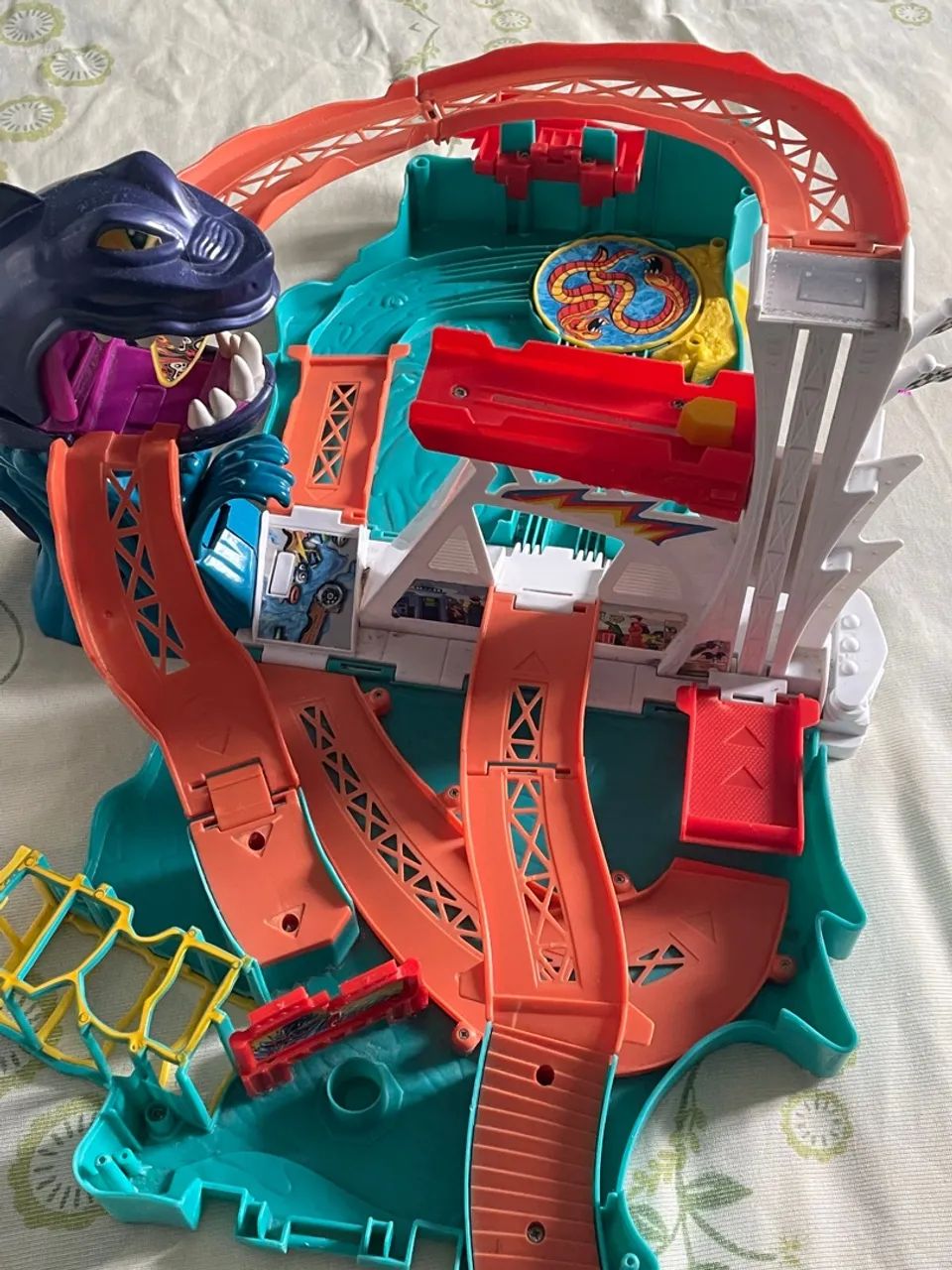Playset Hot Wheels com Rampa e Shark Attack - Foto 4