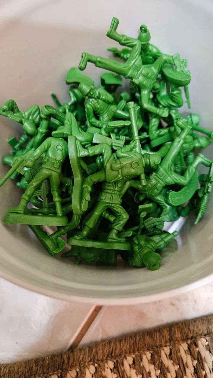 Soldados Toy Story - Balde de Brinquedo - Foto 5