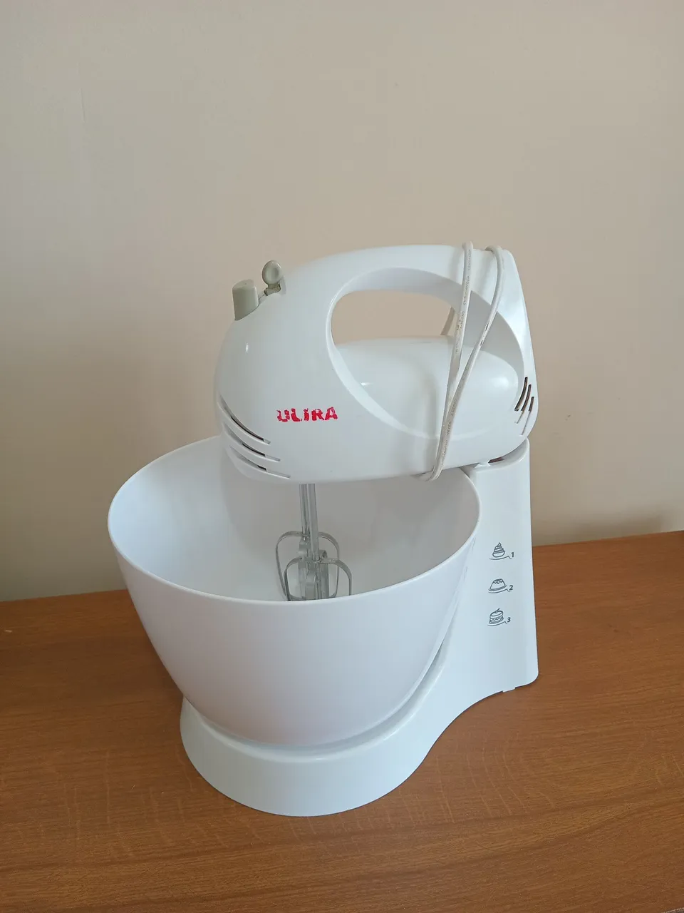 Batedeira Ultra Branca com Bowl e Suporte - 3 Velocidades