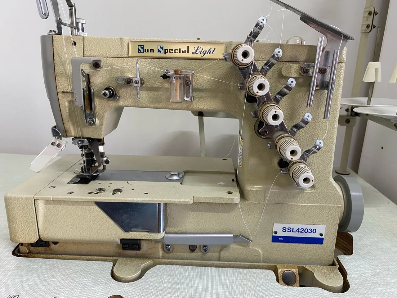 Máquina de Costura Industrial Sun Special Light SSL42030