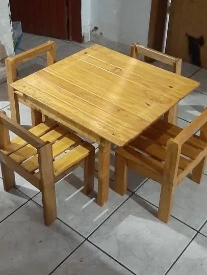 Mesa com 2 cadeiras infantil (madeira)