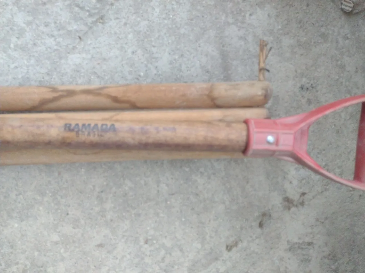 Venda pá de bico com cabo marca Ramada novo .