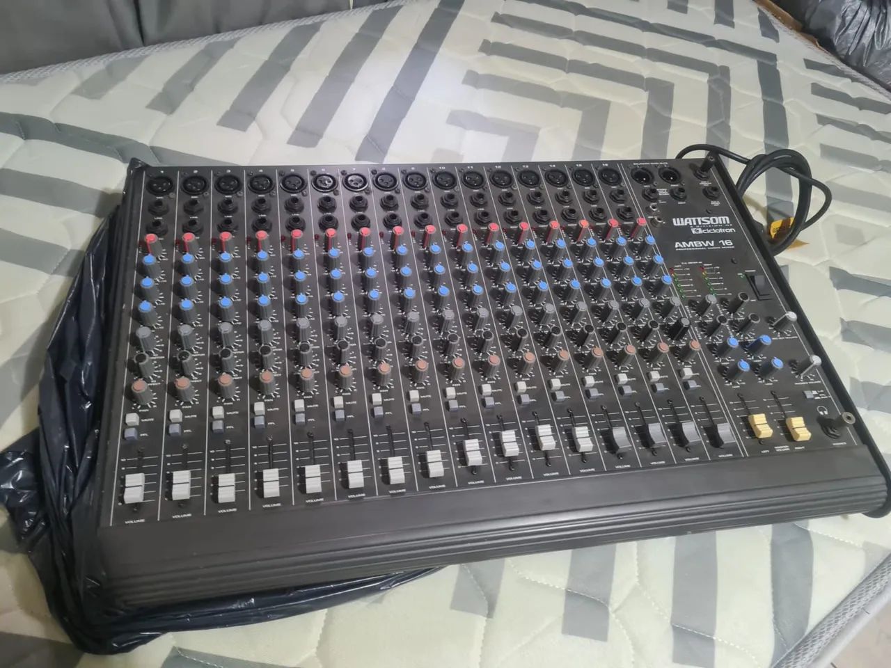 Mesa de som Wattsom AMBW 16