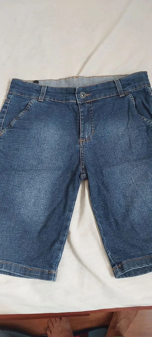 Bermuda Jeans Infantil e camisas 