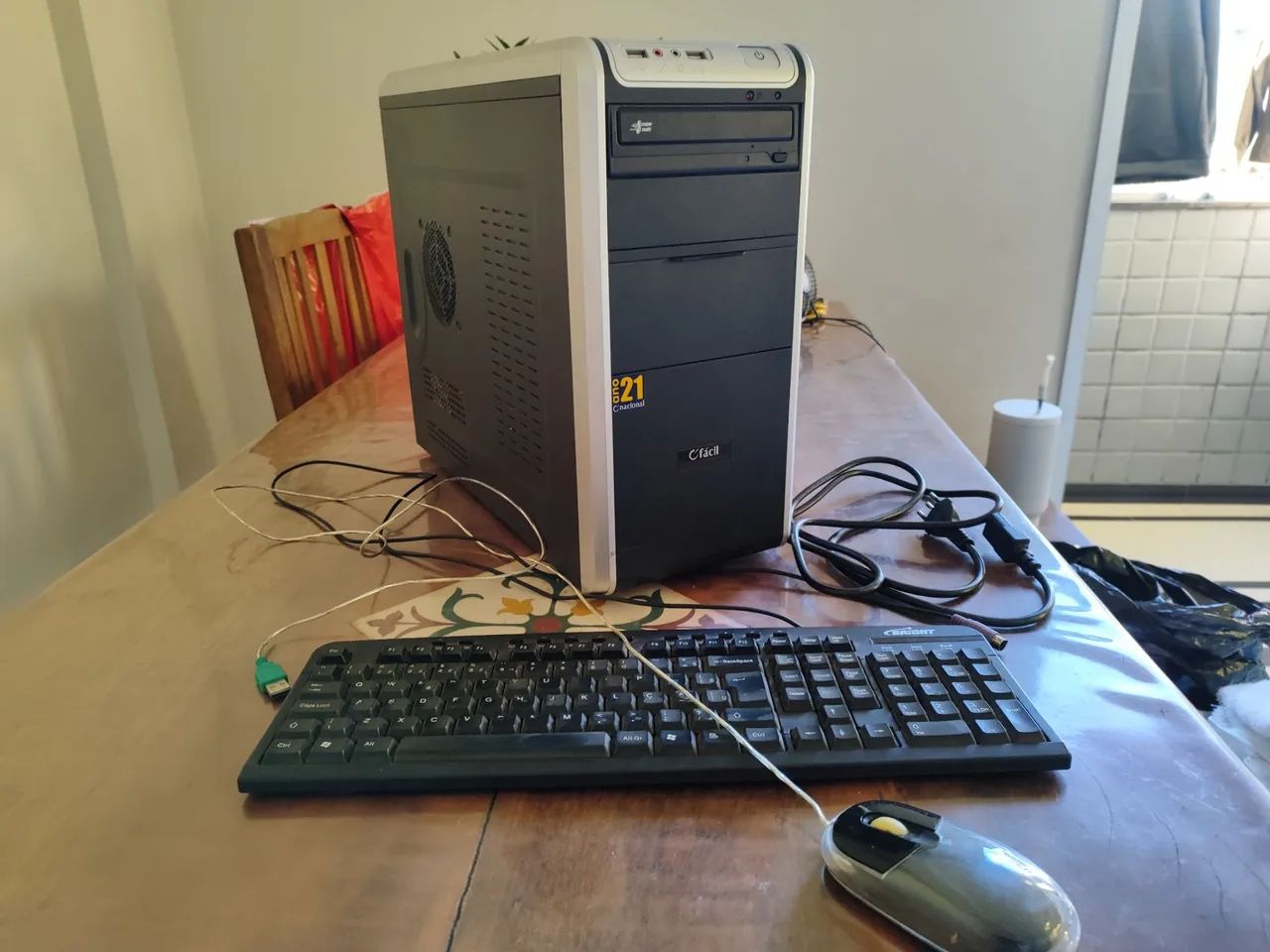 Computador HD 120GB, Processador Aton 525, 4G RAM<br>Processador Aton 525<br>4 g memória RAM