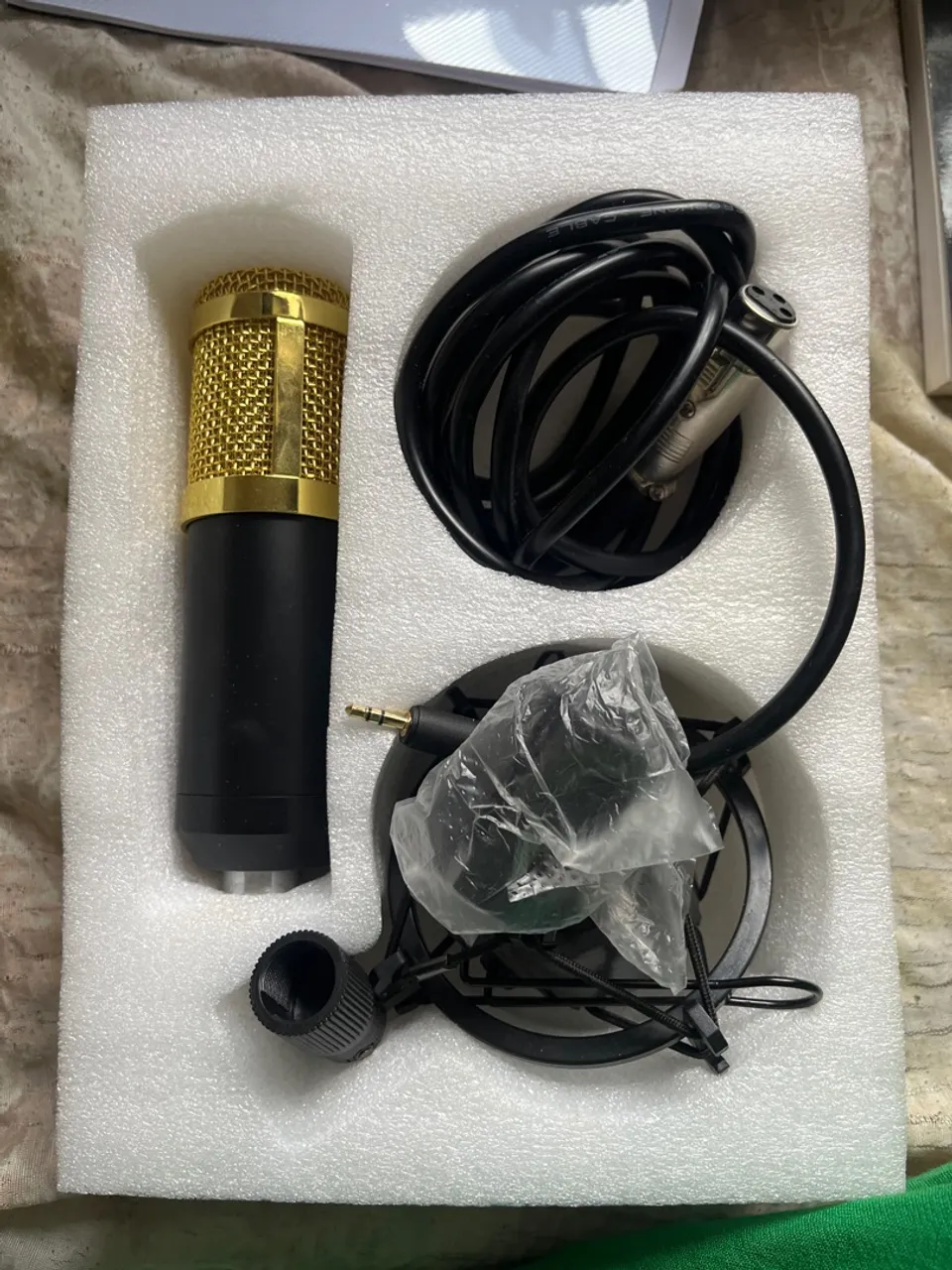 Microfone Condensador Profissional - Qualidade de Estúdio
