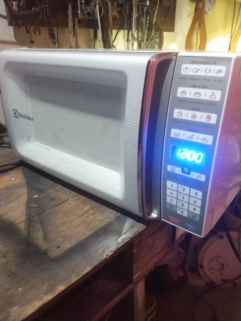 Micro-ondas Electrolux semi novo