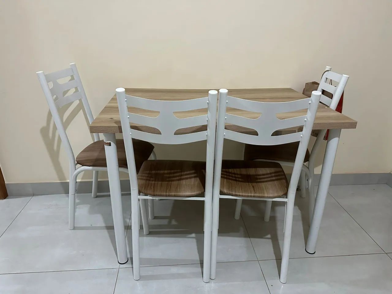 Mesa com 4 cadeiras 64961597894147122