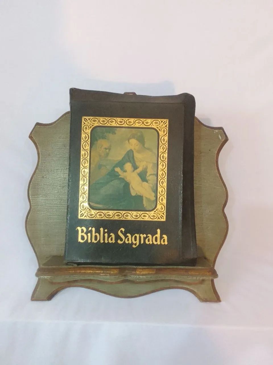 Suporte com Bíblia 