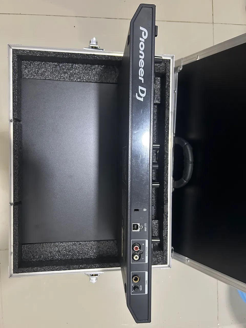 Pioneer DJ Controller with Hard Case64290469272449123
