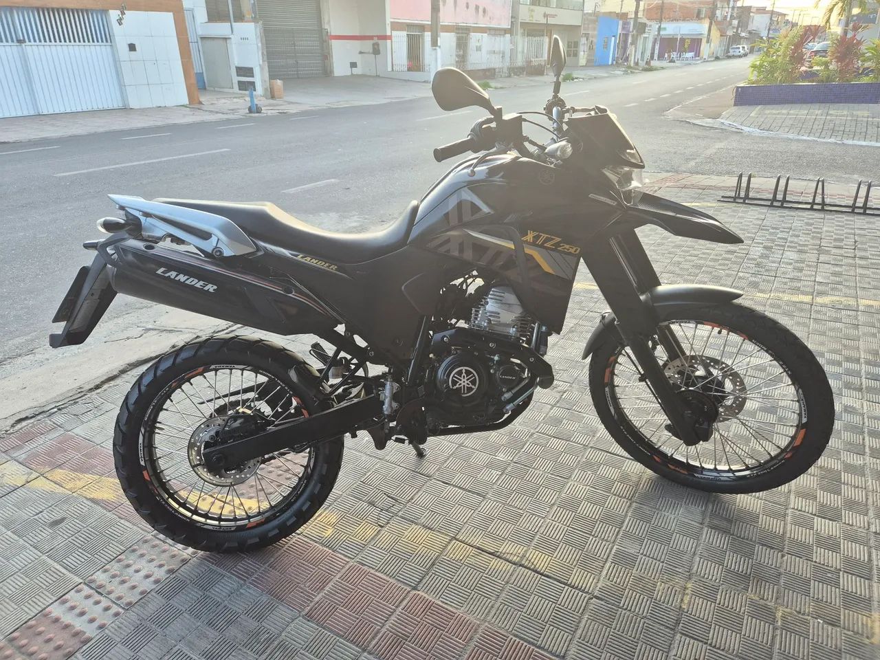 XTZ LANDER 250cc