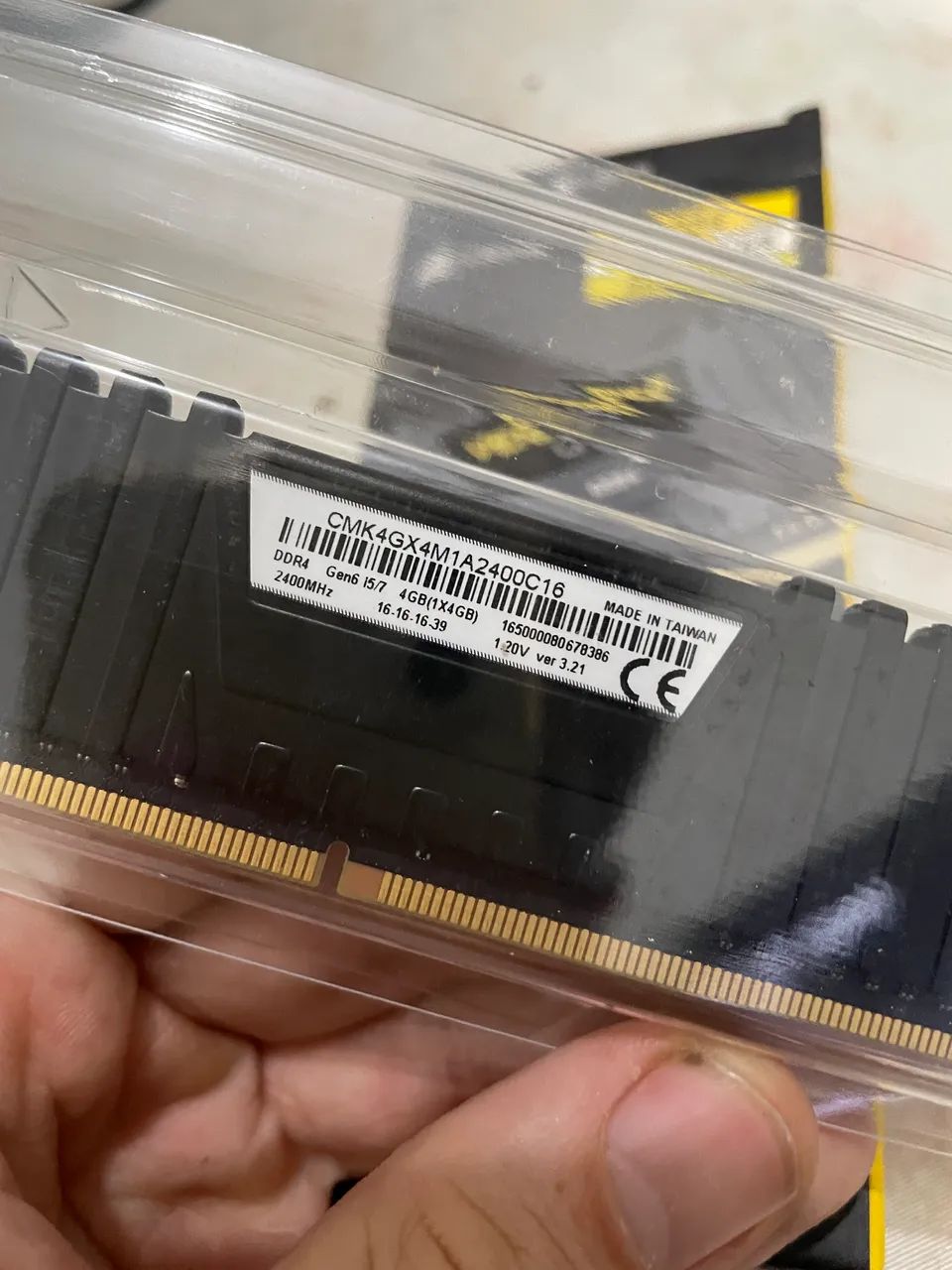 RAM Memory - 4GB - Corsair64385503166722121