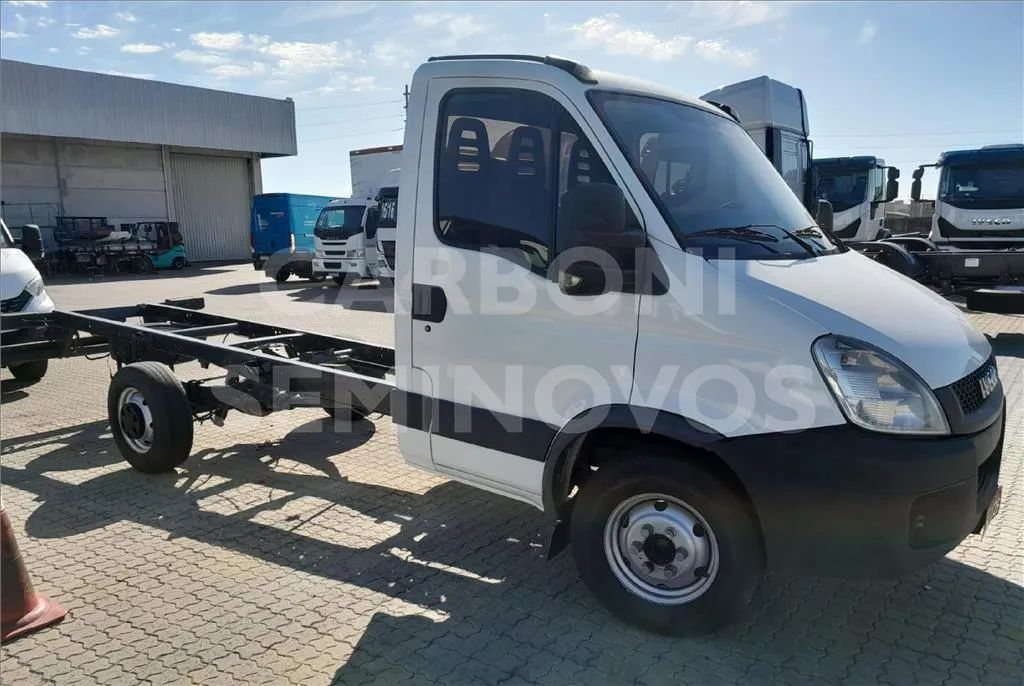 IVECO DAILY 35S14HDCS 4X2, ANO 2015 - Foto 4
