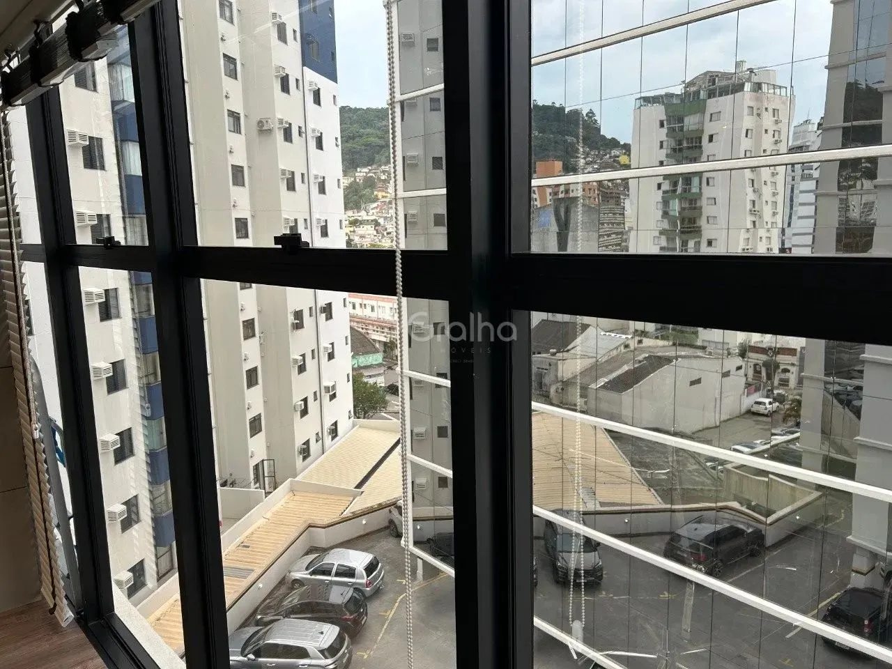 Sala Comercial para Venda em Florianópolis, Centro, 1 banheiro, 4 vagas