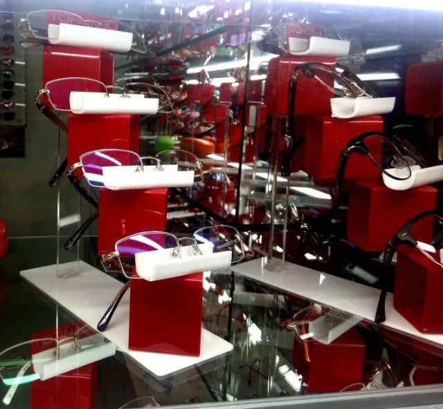 Expositor para óculos Dadinhos - Inovação e Cor para Suas Vitrines - Foto 5