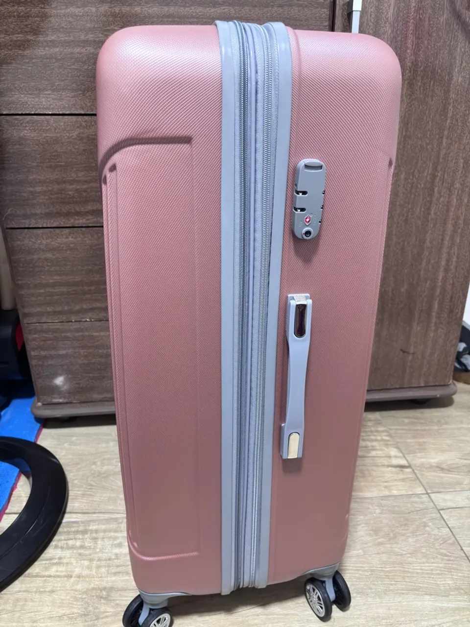 Mala de viagem rosa com rodinhas