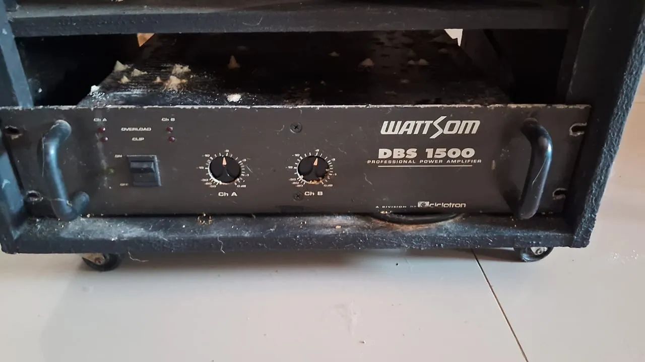 Mesa e caixas de som - Foto 3