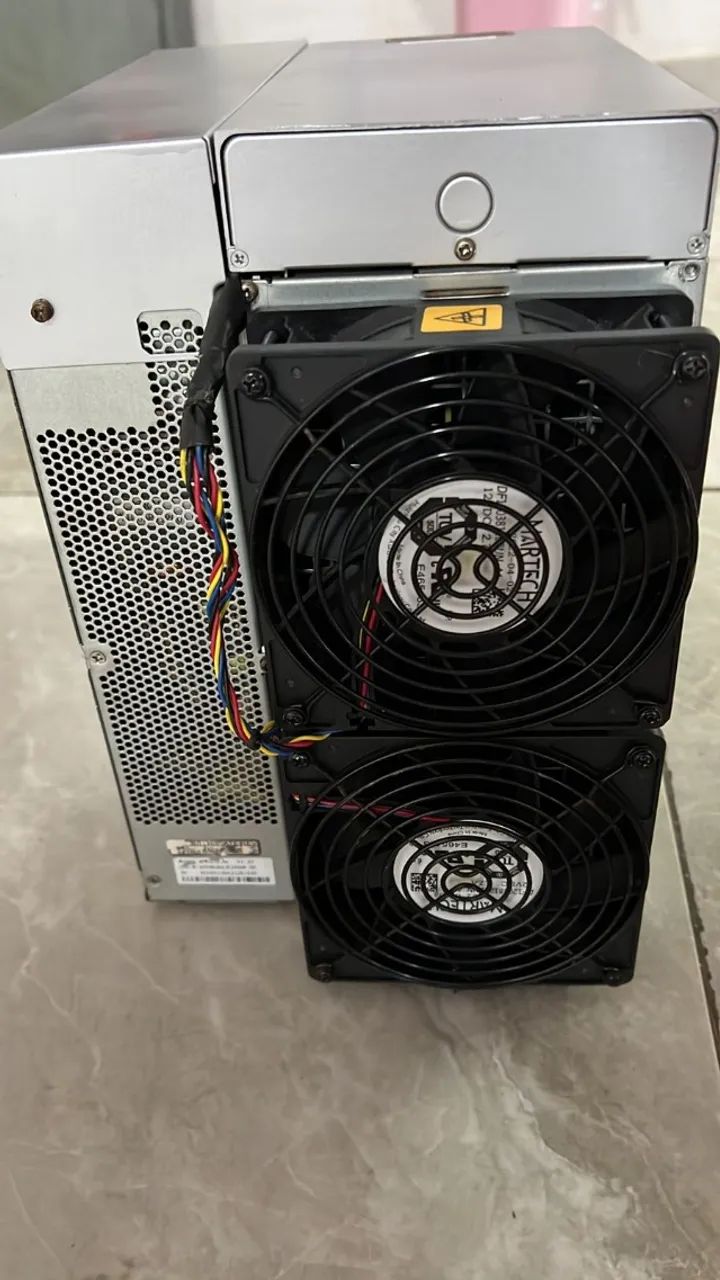 Mineradora de Bitcoin S19 de 104Ths Marca Bitmain  - Foto 3