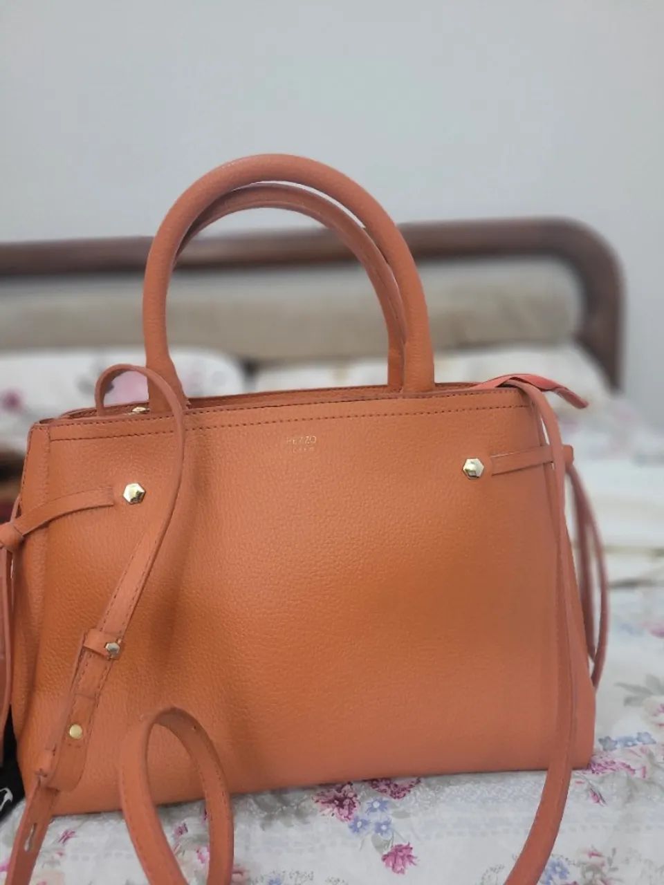 Roupas e bolsas - Foto 2