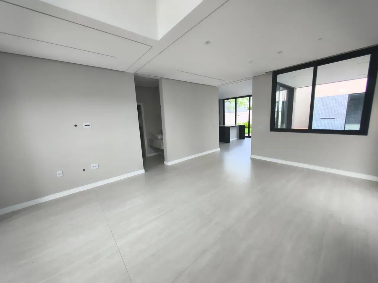 Linda casa nova com piscina, espaço gourmet com churrasqueira e sauna - Foto 3