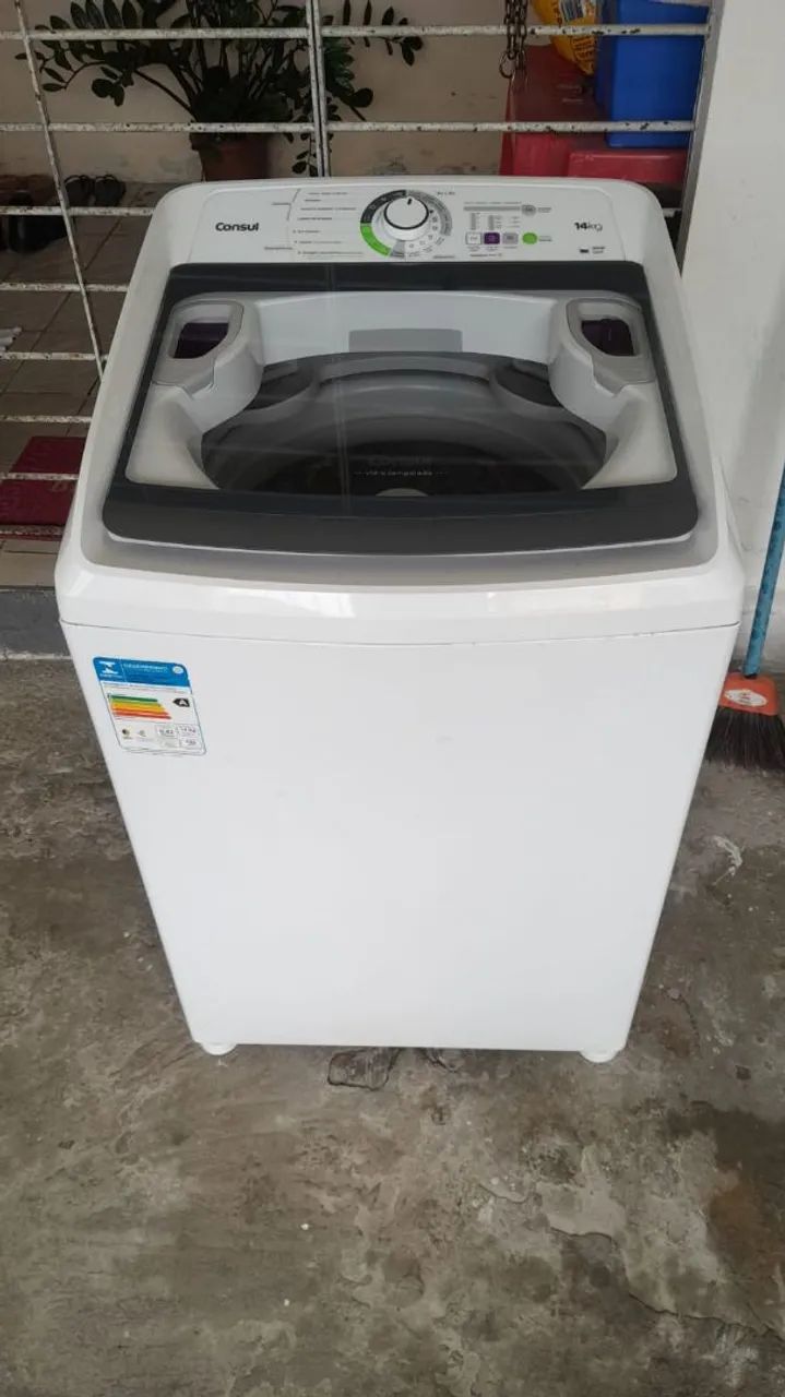 Máquina de lavar roupa funcionando perfeitamente 