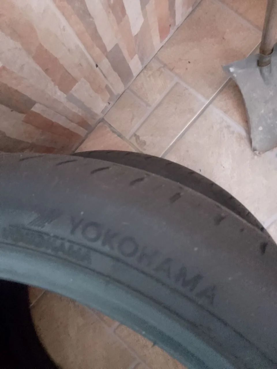 VENDO 2 PNEUS /225/40R18/92W EM OTIMO ESTADO - Foto 4