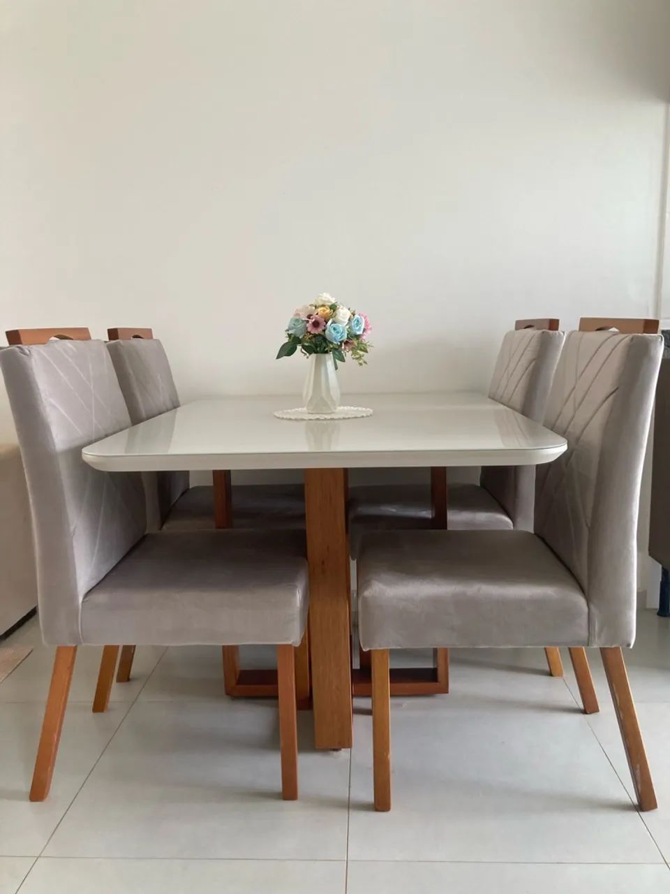 MESA + 4 CADEIRAS