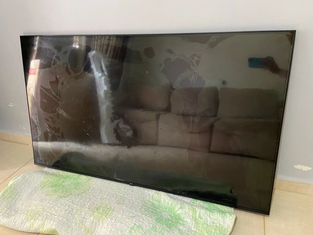 VENDO TV 55 POLEGADAS LG (TELA QUEBRADA) 