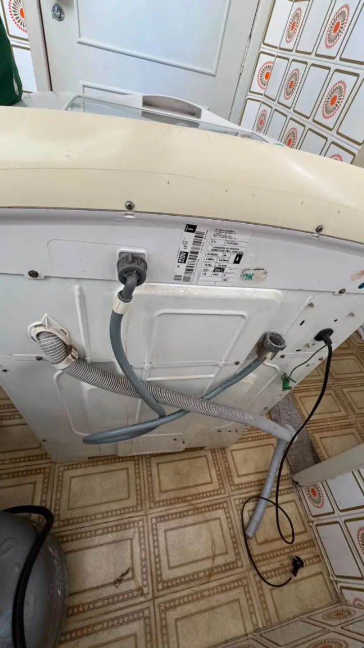 Máquina de Lavar Roupas (Electrolux) - Foto 2