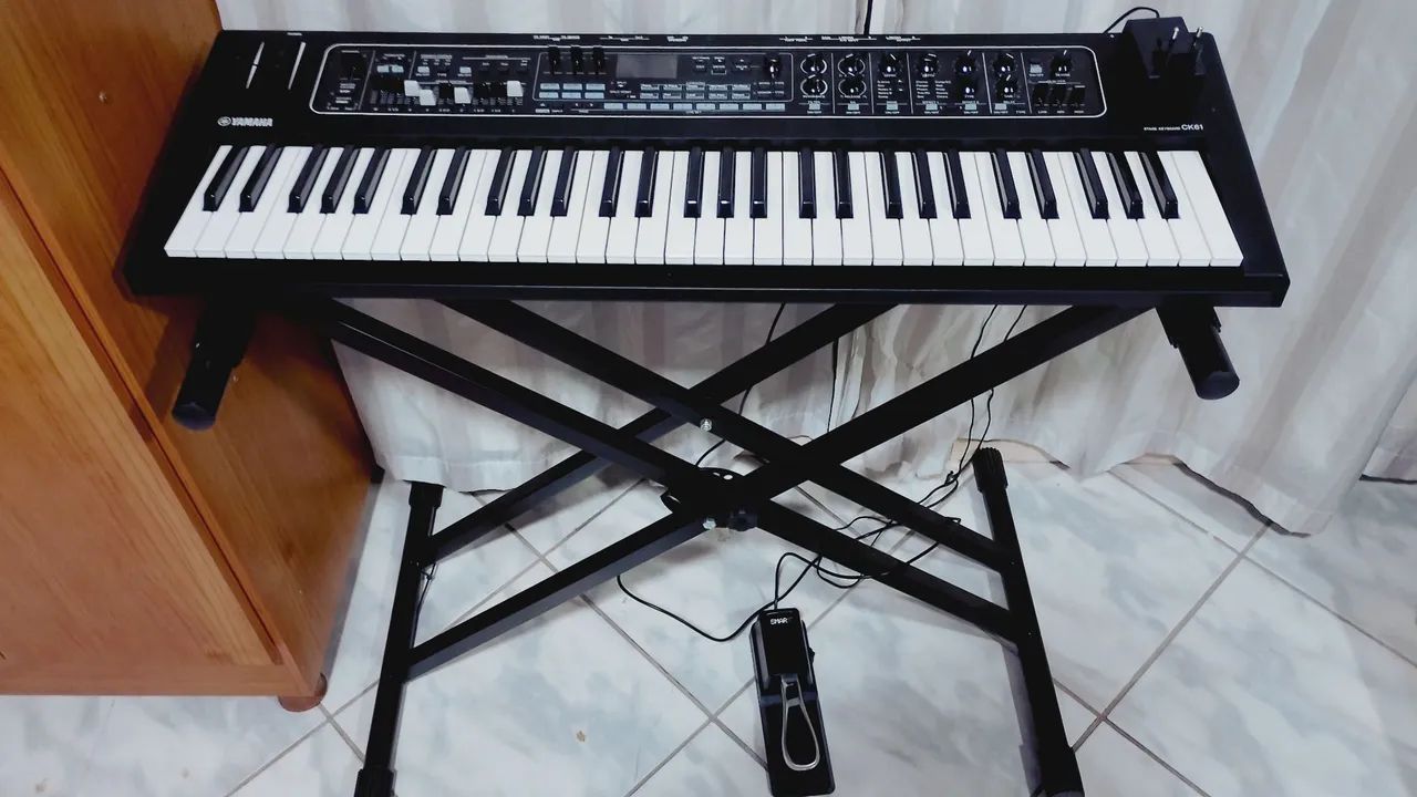 TECLADO YAMAHA CK61 - Foto 5