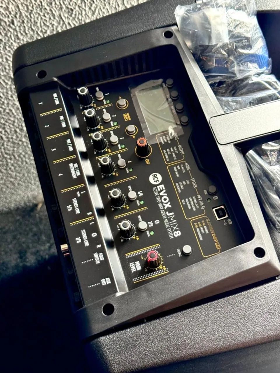 Sistema de PA RCF EVOX J MIX 8 com Mixer 8 Canais - - Aparelhos de
