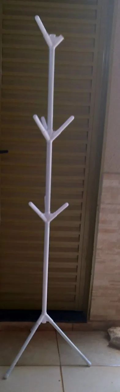 Por. 70. -  Cabideiro roupa 