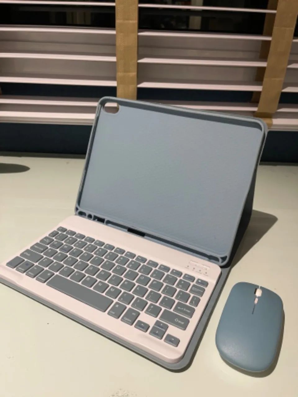 Teclado com Capa para iPad + Mouse Bluetooth