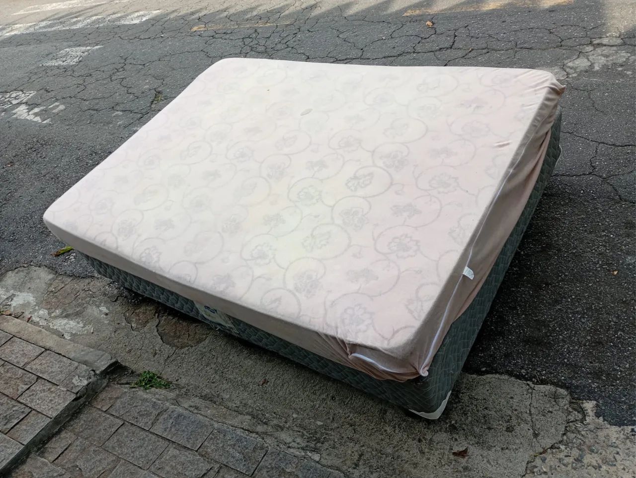 Box de Casal com colchão 