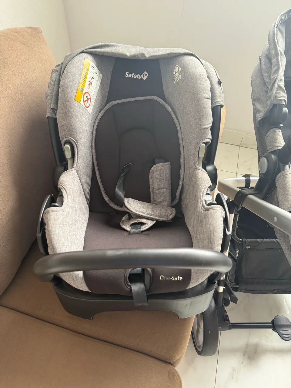 Carrinho de bebê e bebê conforto safety - Foto 3