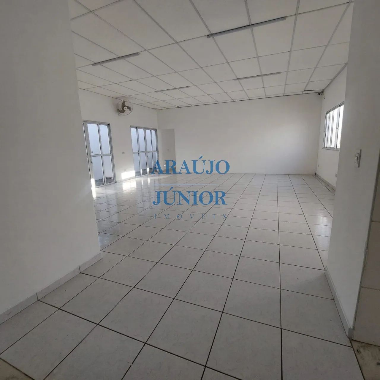 CASA COMERCIAL em AMERICANA - SP, VILA MEDON