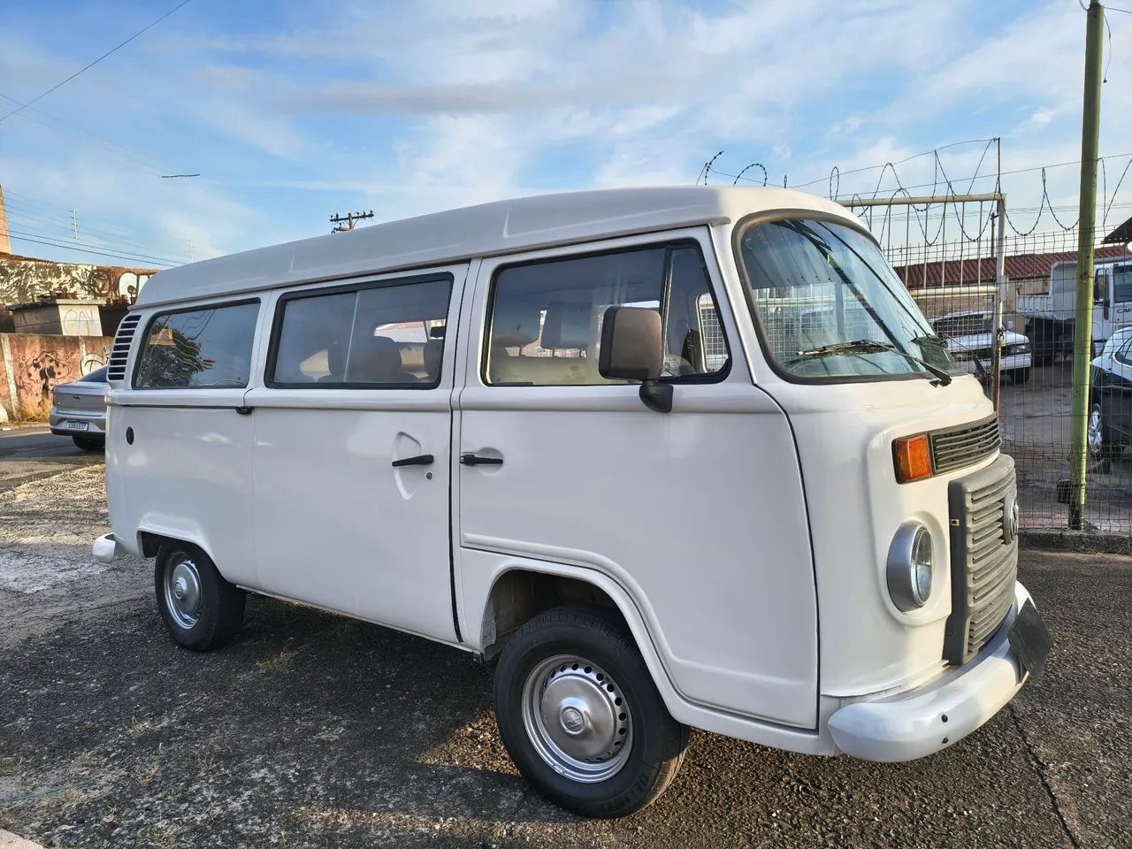 KOMBI 12 PASSAGEIROS TROCA E FINANCIA  - Foto 2