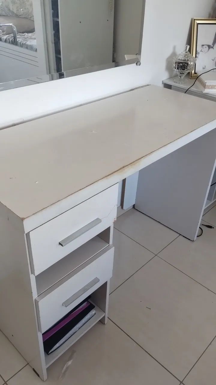 Vendo escrivaninha usada