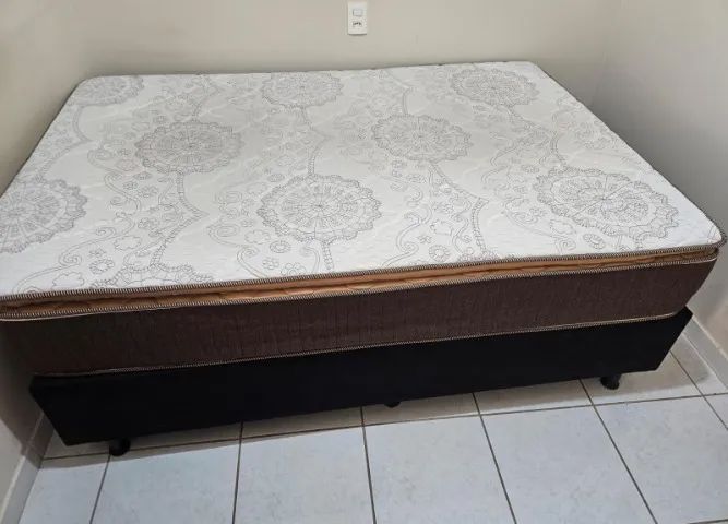 Cama com colchão de casal molas