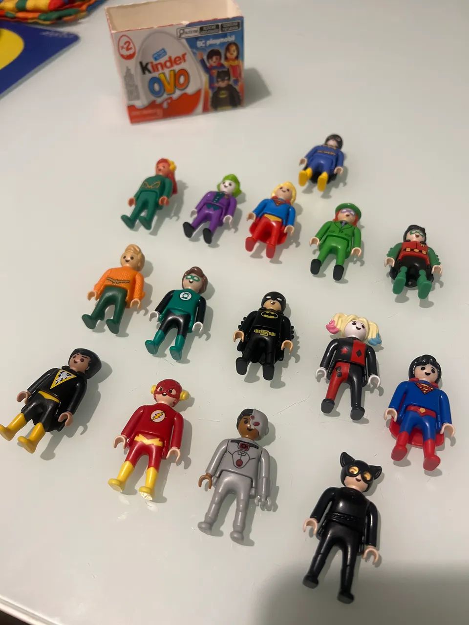 15 personagens DC. Coleção quase completa.playmobil kinder ovo