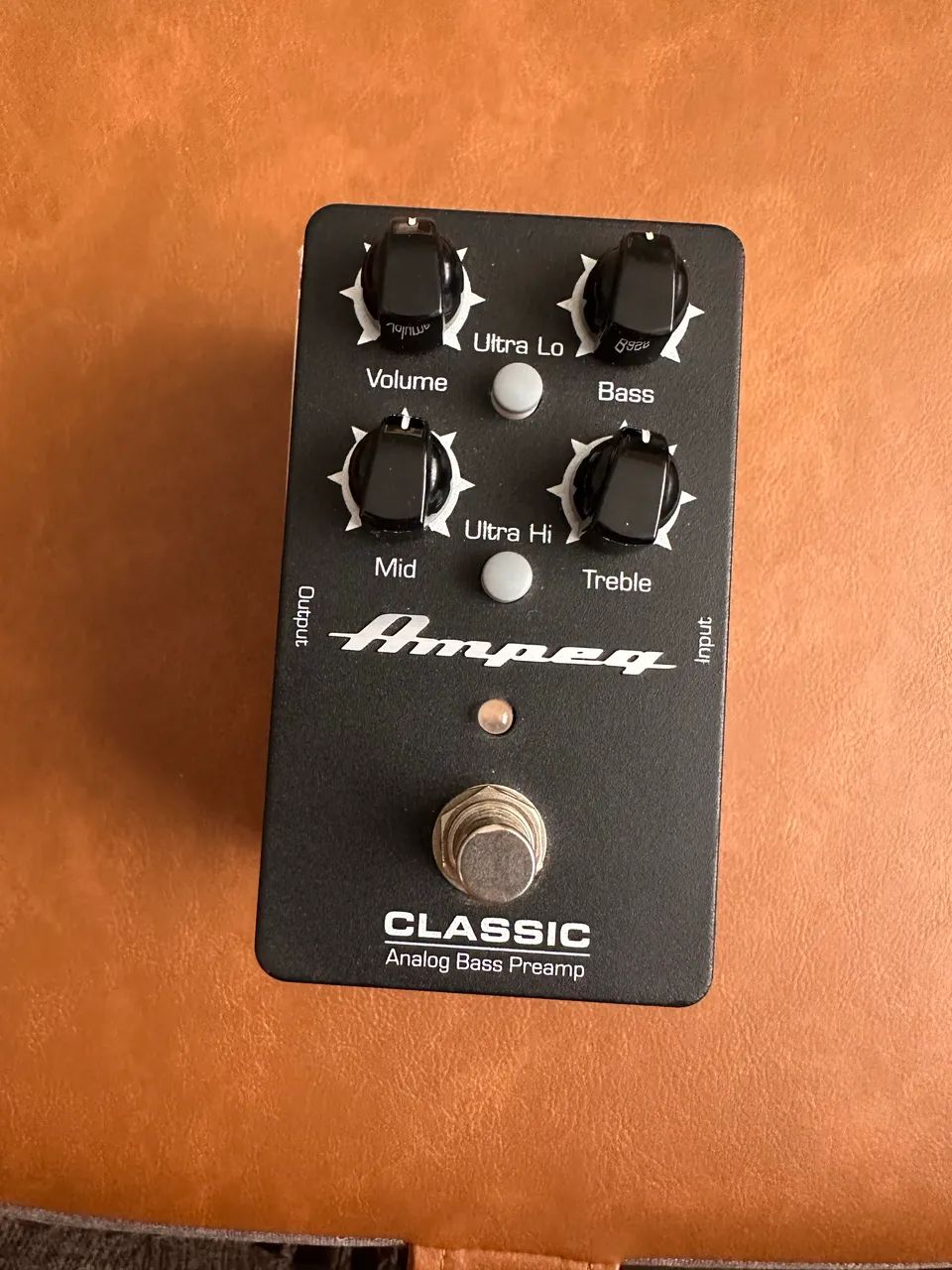 Pedal Ampeg Classic Analog Bass Preamp - Instrumentos musicais