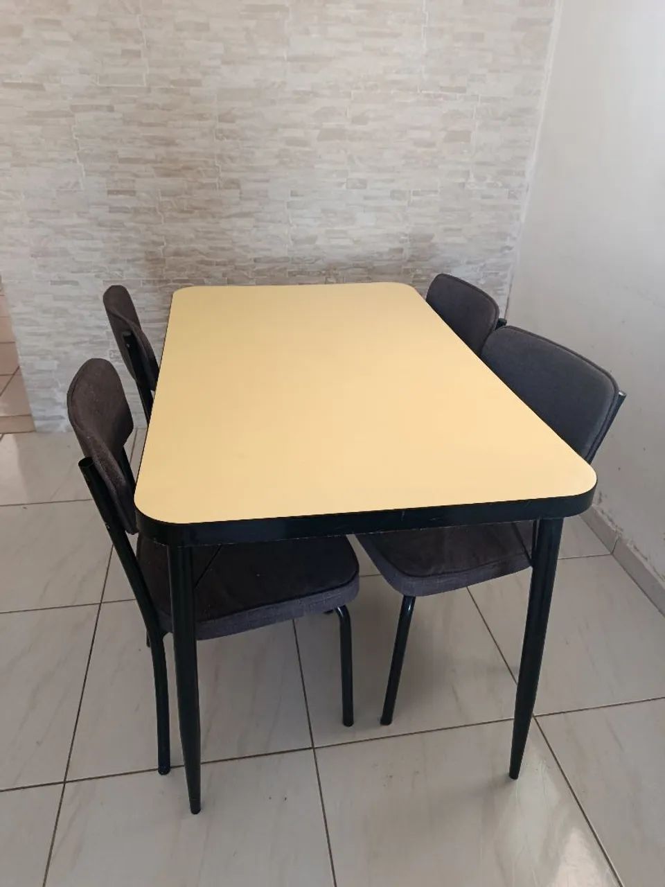 Conjunto mesa com 04 cadeiras  - Foto 5