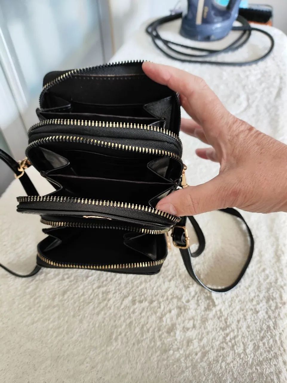 Bolsa porta celular transversal preta - Foto 3